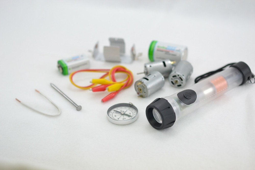 Shake Light 40-B Renewable Energy Flashlight Camping, STEM, Emergencies