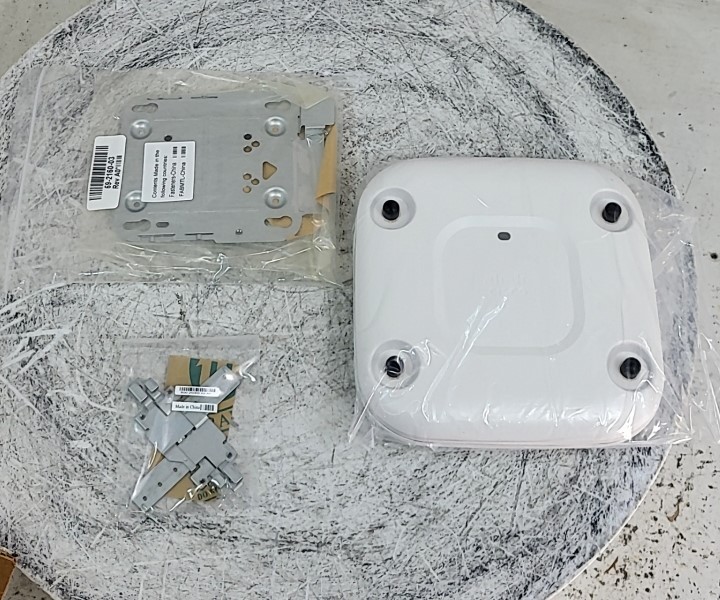 NEW OPEN BOX CISCO AIR-CAP2702E-B-K9 Wireless Access Point SEE NOTES