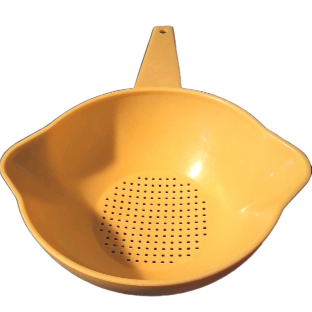 TUPPERWARE Colander Strainer 1 Quart Yellow-Double Spouts #1200-7