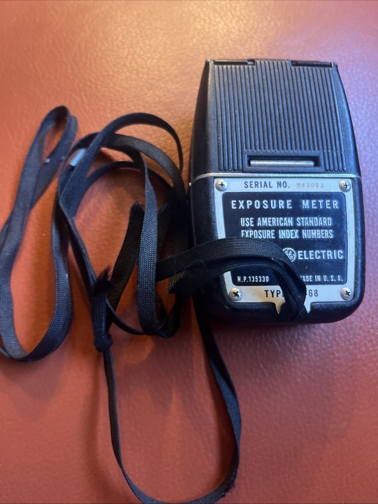 General Electric Exposure Light Meter Model DW-68