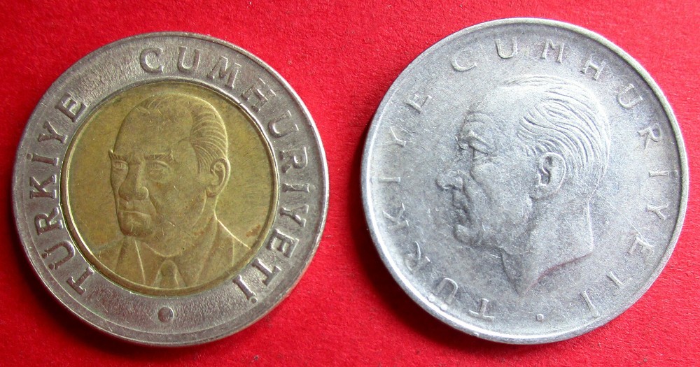 TURKEY PAIR SAME DENOMINATION DIFFERENT DESIGN COLLECTABLE GRADE ONE LIRA COINS