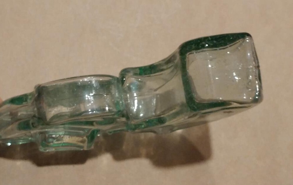 7138----Glass gun decanter