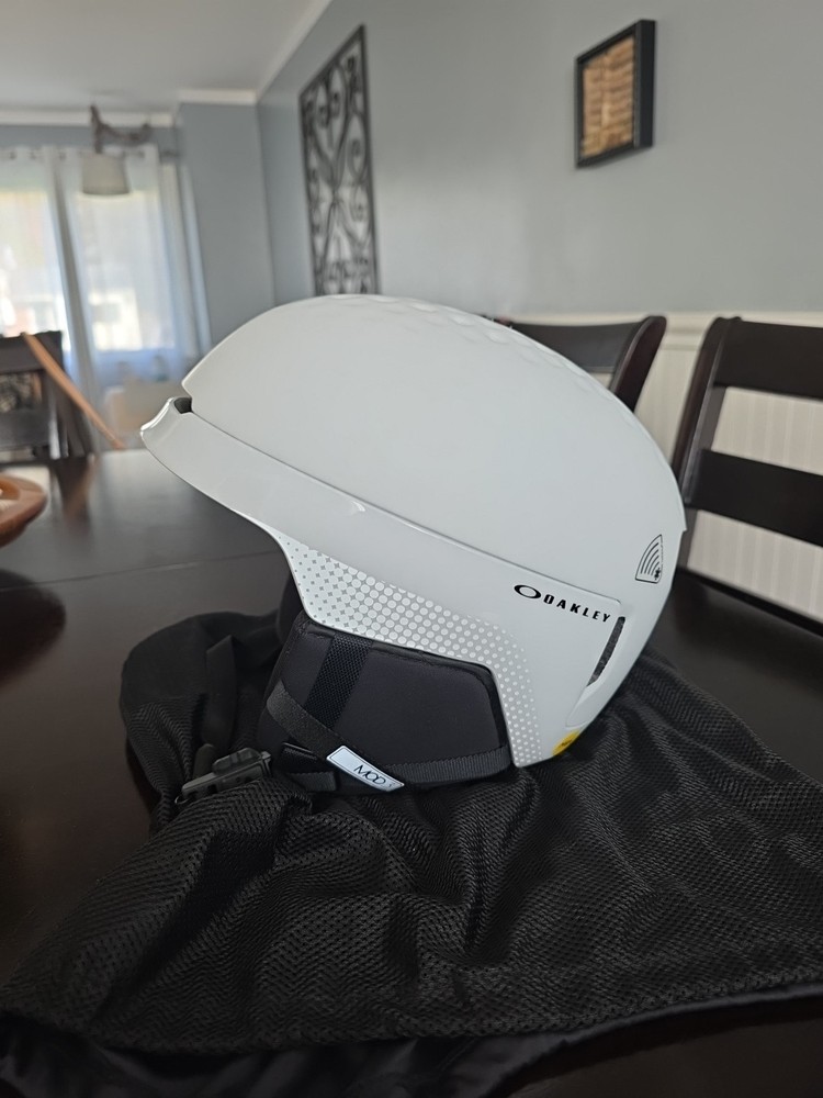 Oakley I.C.E Helmet With Dust Bag