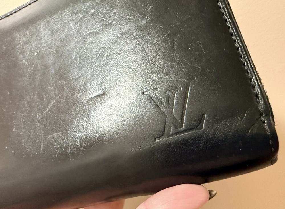 Authentic Louis Vuitton - Black Leather Zippy Wallet.