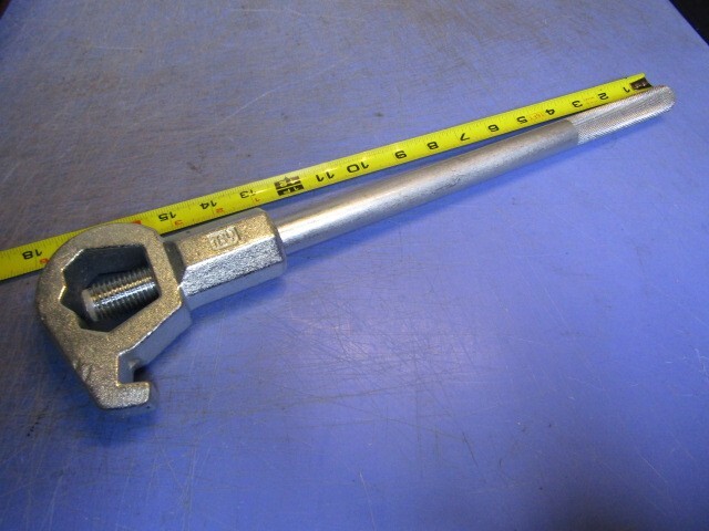 1 – Fire Hydrant Wrench 189 Ajustable. NEW