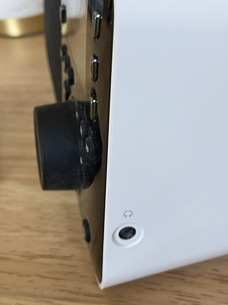 logitech squeezebox internet radio White