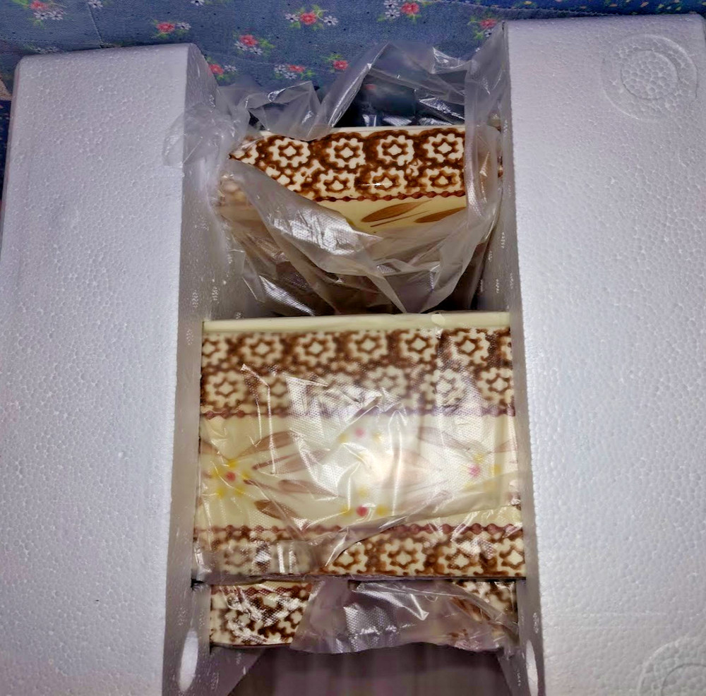Temp-tations Old World brown Square Lid Baker-Presentable with 4 mugs