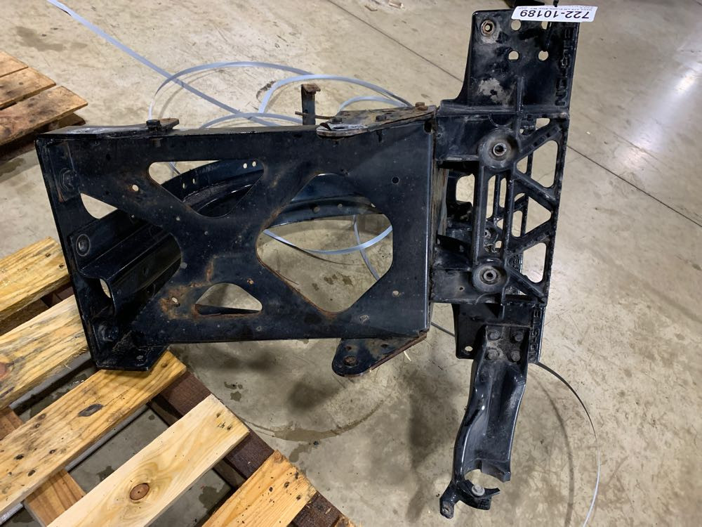 2016 Peterbilt 579 Frame Step (722-10189)