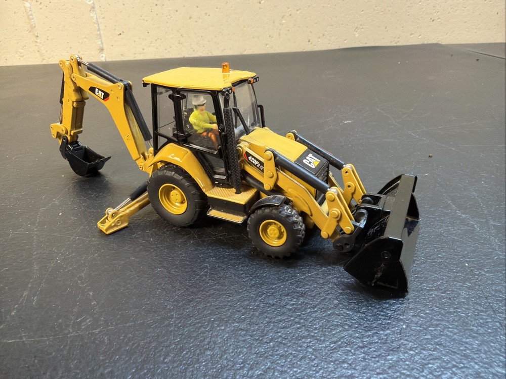 Diecast Masters 1:50 420F2 Backhoe Loader & Tin CLEAN