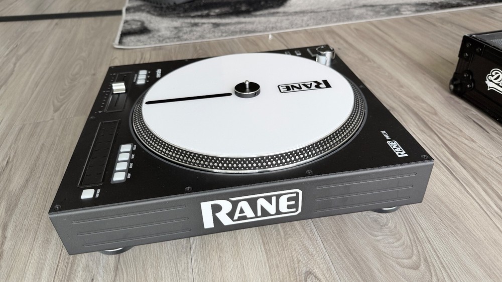 RANE TWELVE 12-inch Motorized Turntable Controller with Black Label Odyssey Case