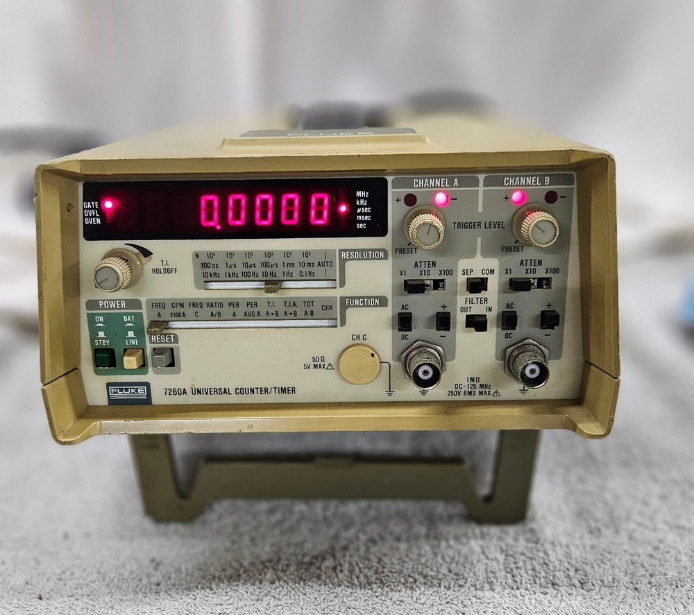Fluke 7260A Universal Counter Timer 100-220V Tested. Powers ON. Nice!