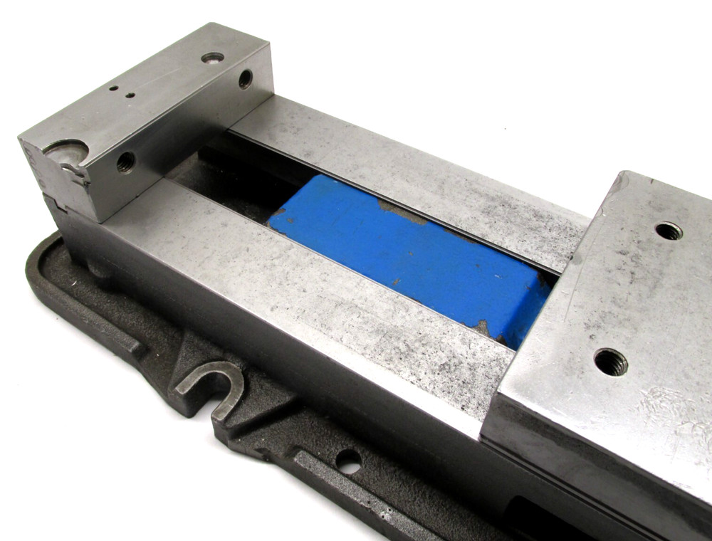 KURT ANGLOCK 6" MILLING MACHINE VISE - #D675