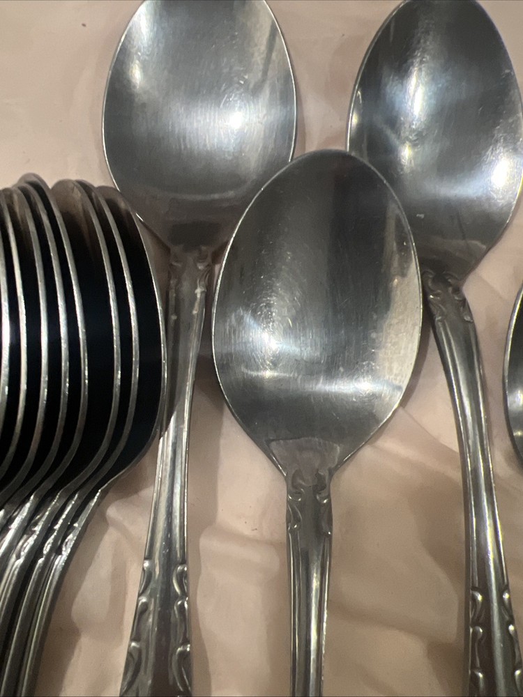 Oneida Northland Sirocco Mixed Stainless flatware 28 pc Set Jasmine Scroll