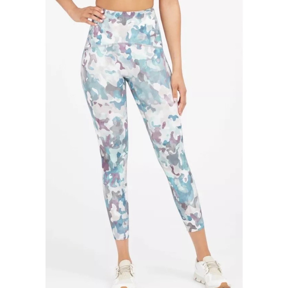 SPANX Booty Boost Active Painted Camo Pink Multi Active Printed ⅞ Leggings XS