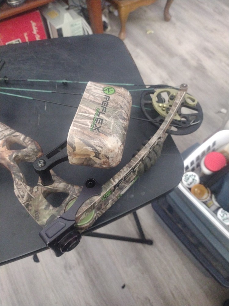 REFLEX RIDGELINE Compound Bow With Arrow Holder And Stabilizer