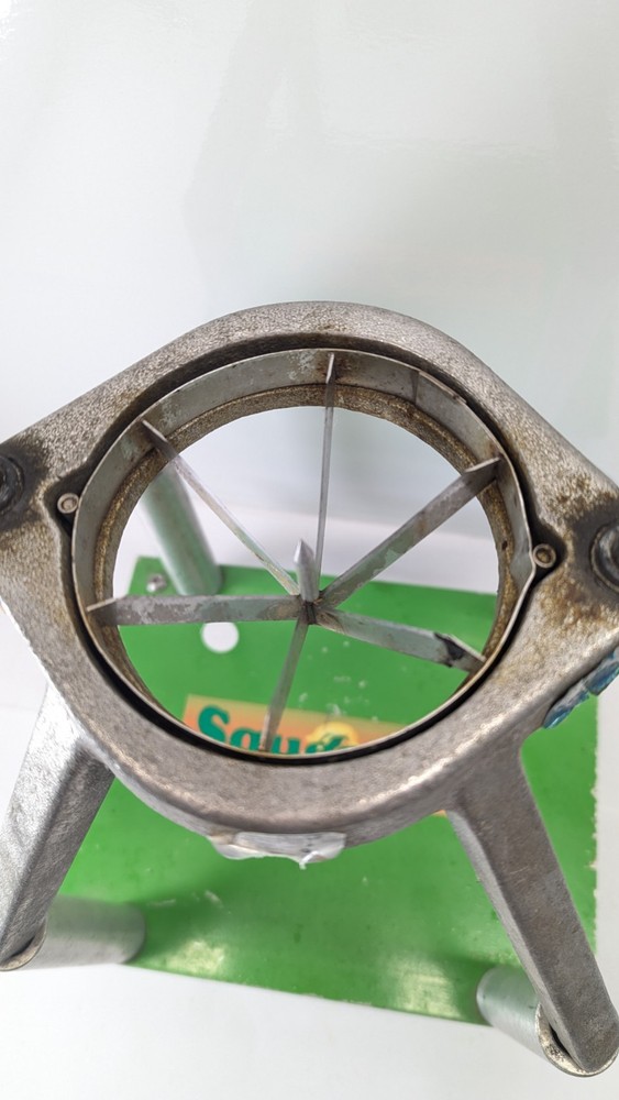 Nemco 55550-6 6-Section Easy Apple Corer and Wedger