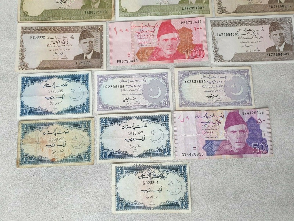 Pakistan Rupees Lot Banknotes