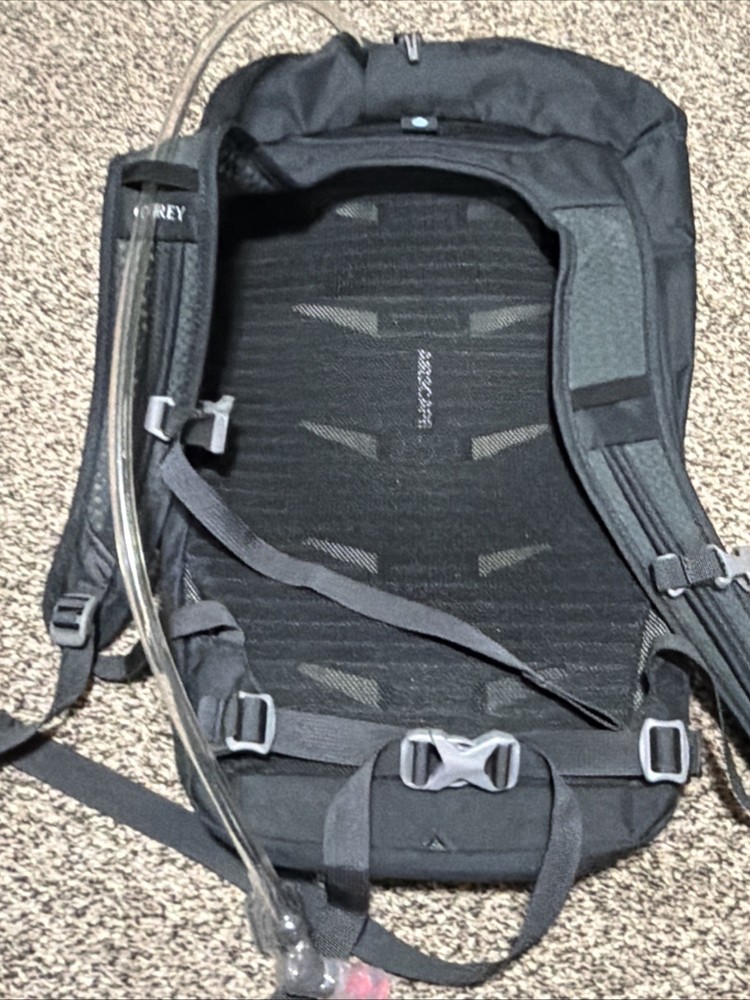 Osprey Daylite Hiking H2O Hydration Backpack Daypack Black W/Comp Logo