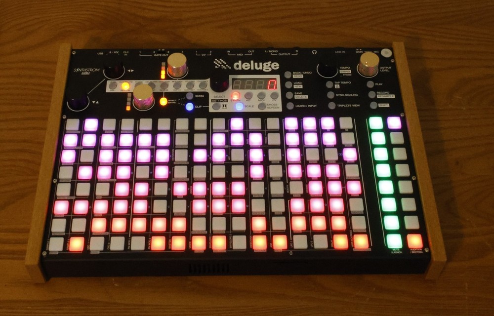 Synthstrom Audible Deluge DE-01 -Synth, Sampler and Sequencer -MINT- DeckSaver