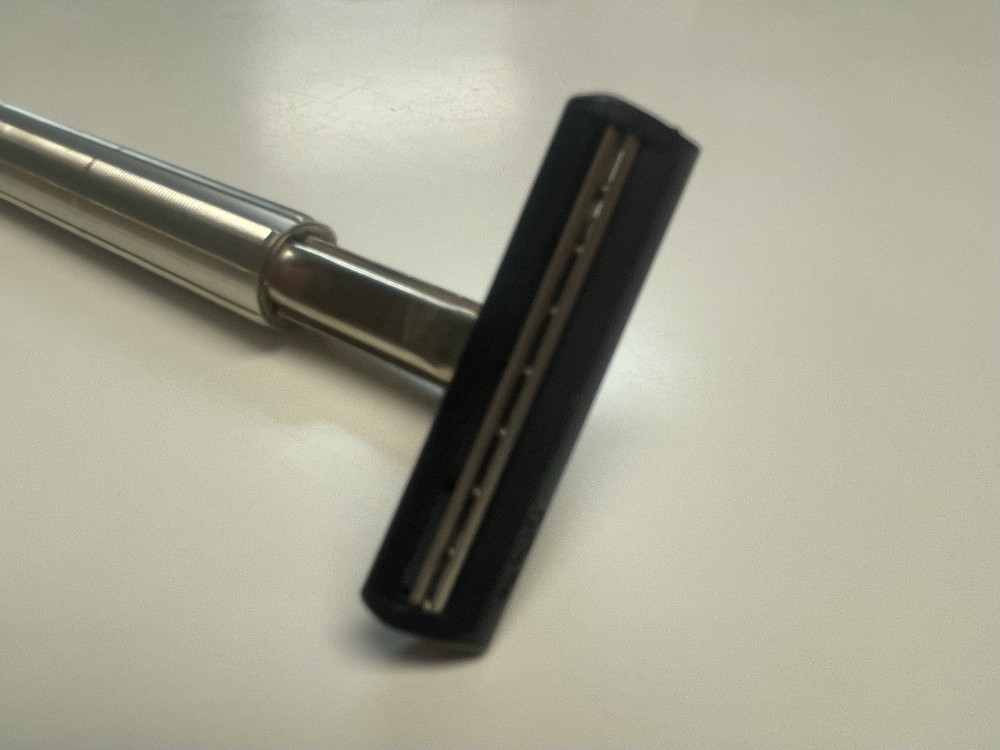 Gillette Atra Razor w/ Case & Refills
