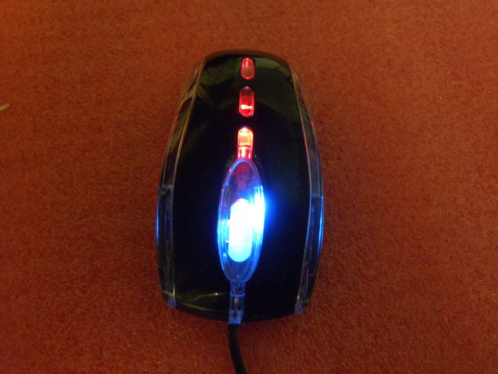 Blue Eye Mouse USB Illuminated Red Blue Colors Black Case MS-BLE-BK