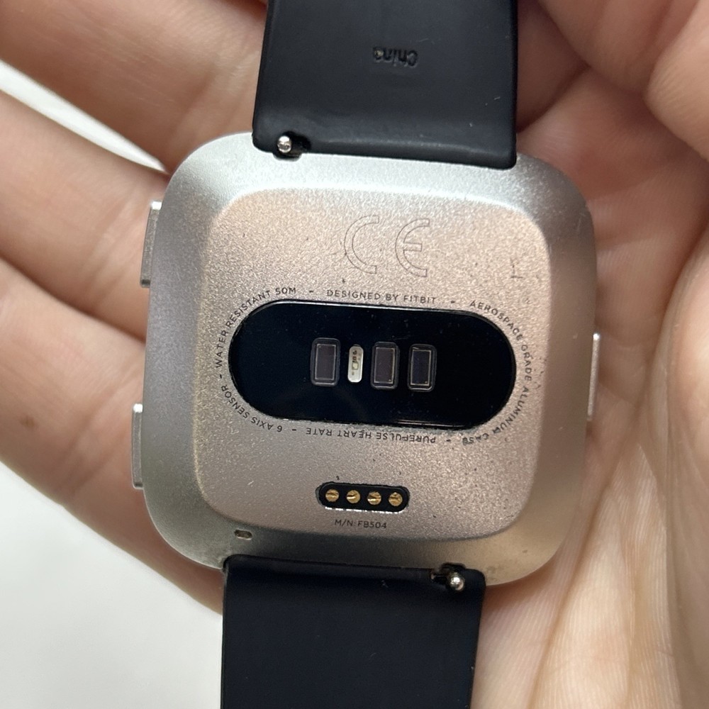 Black Size Small Fitbit Versa With Box And Charger - Tested READ