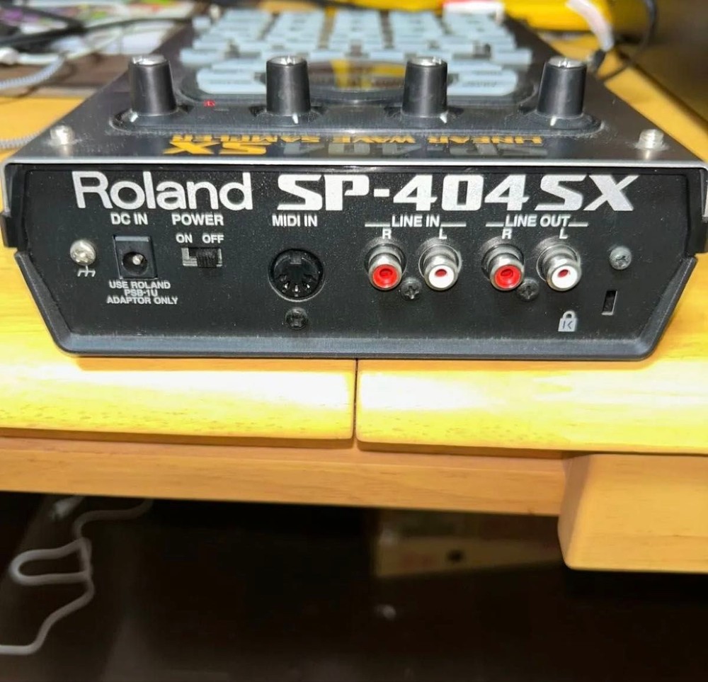 Roland SP-404SX Compact Linear Wave Sampler Tested Good Condition