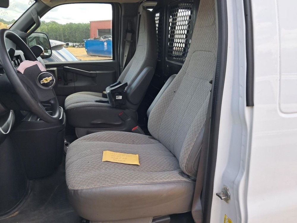 EXPRESS25 2018 Glove Box 4774212