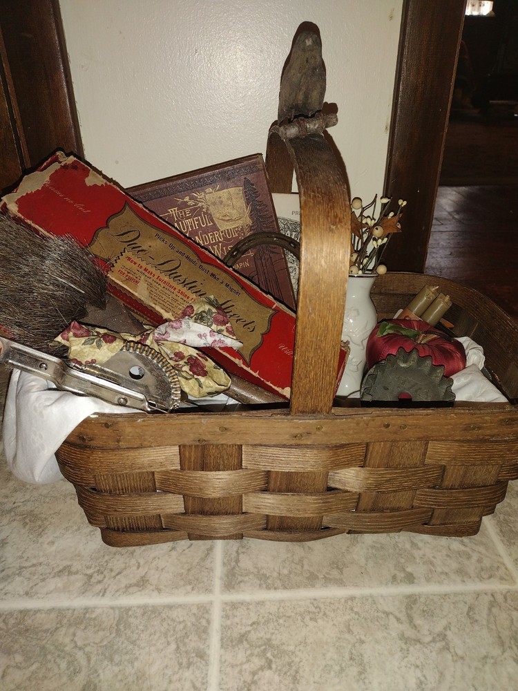 Bird On Basket Vignette