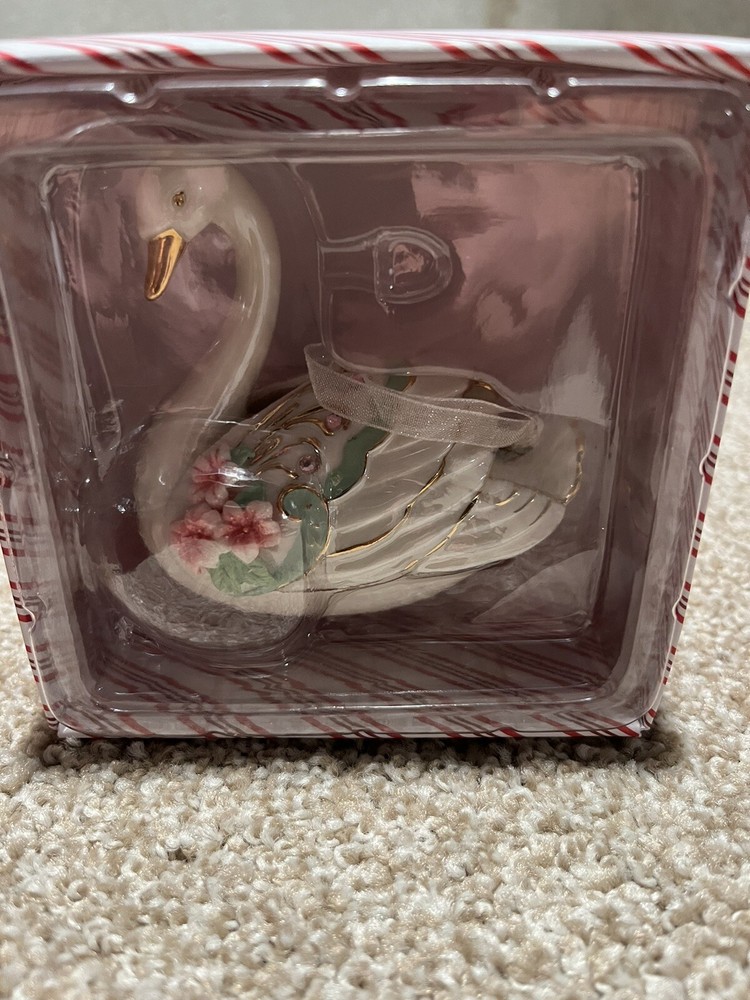 Hallmark Keepsake Stunning Swan Christmas Ornament