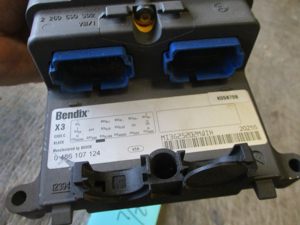 Used Bendix Anti-Lock Brake Module, for Oshkosh PN 4251927, Missing 1 Cover