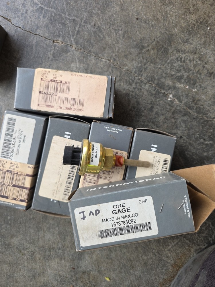 (C) International 1673785C92 Low Coolant Sender Gage