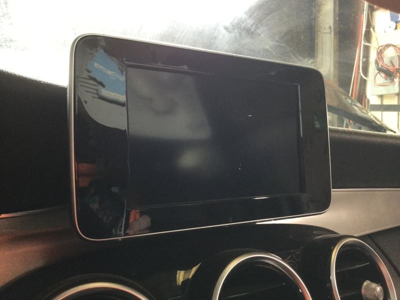 2015-2018 Mercedes C-Class Information Display Upper Dash One Tab Broken