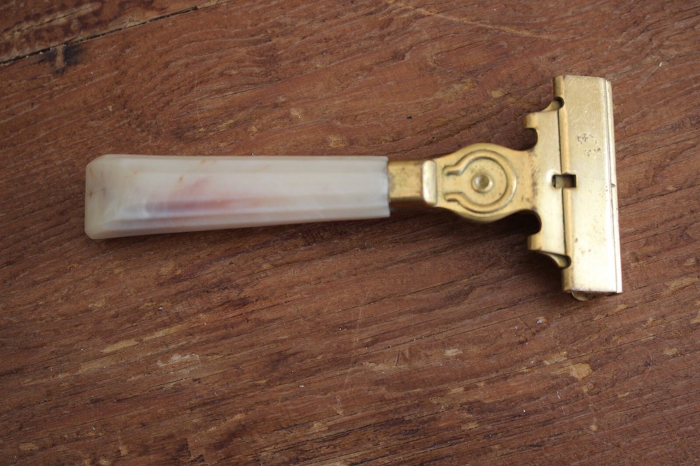 Vintage Eversharp Schick Injector Razor With Bakelite Handle