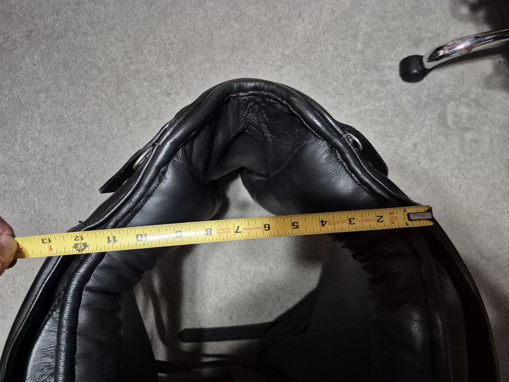 Dressage Saddle 17" Black Good condition