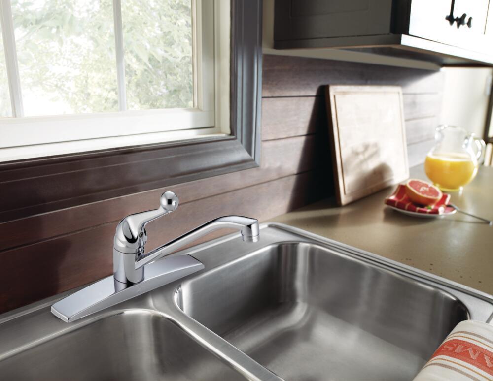 Delta Kitchen Faucet Single Handle Chrome-Certified Refurbished