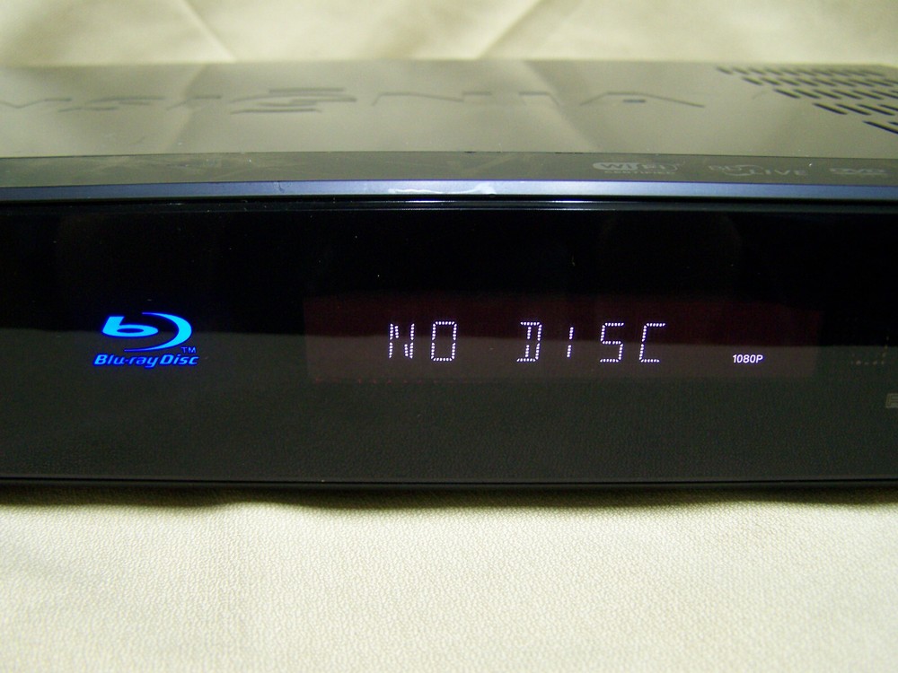 Insignia NS-WBRDVD Blu-Ray Player w/ Remote