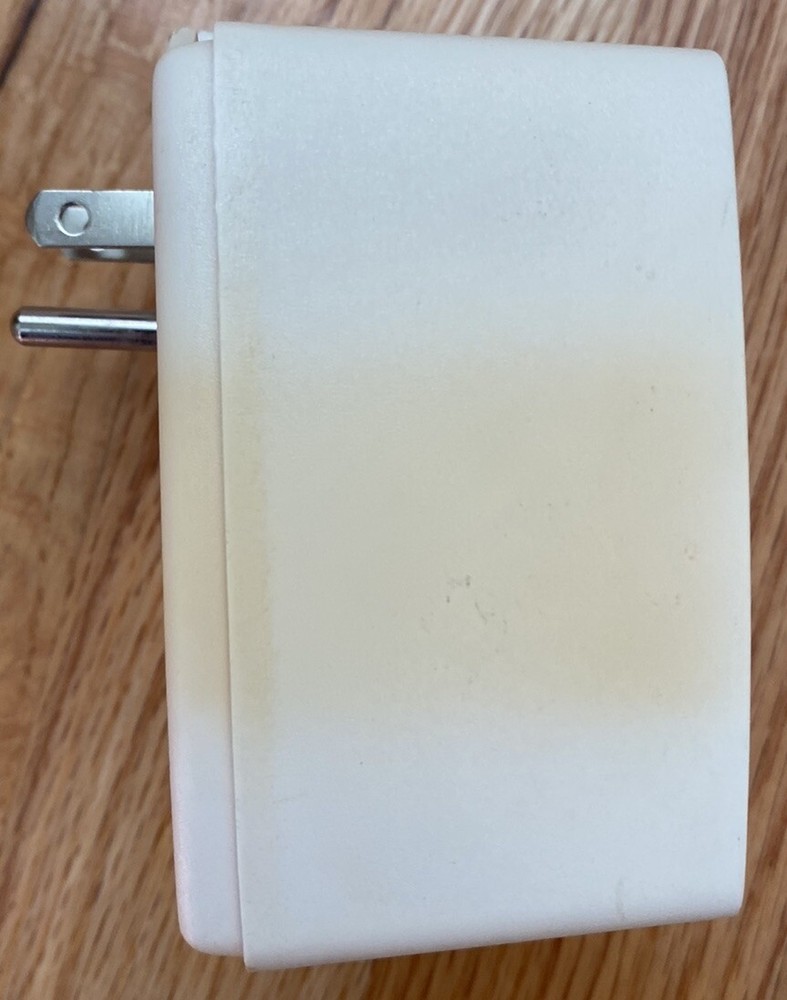 Universal UB1640W Plug-In Class 2 Wall Transformer T142251