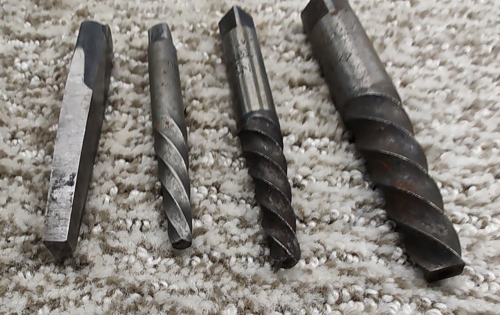 🗽SET OF FOUR EASY OUTS