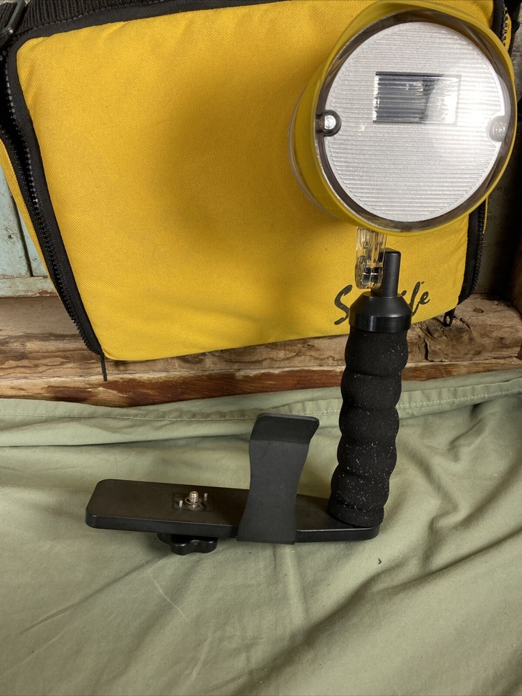 SeaLife Camera Kit With Camera, Enclosure, Flash And Case WORKS!!