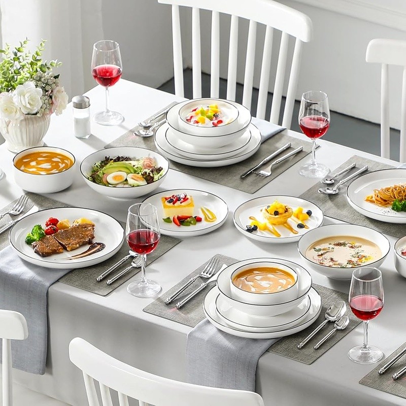 24 Pieces Porcelain Dinnerware Set Scratch Resistant Easy Clean Dishwasher Safe