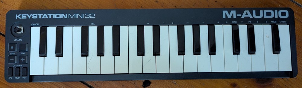M-Audio Keystation Mini 32 MK3 USB MIDI Keyboard Controller