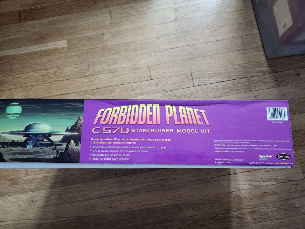 Polar Lights Forbidden Planet C-57D Starcruiser 1:72 Model Kit