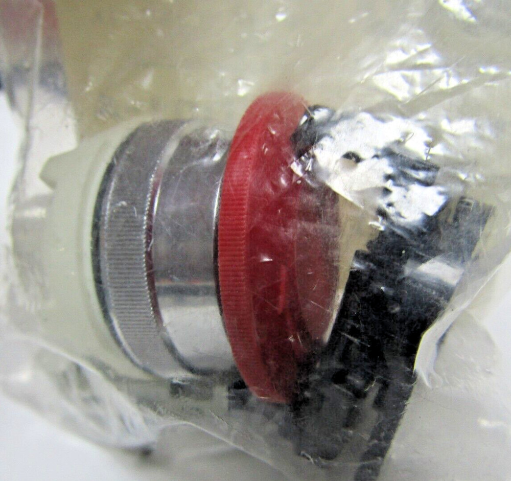 ✌️NEW BACO T11ED01-A RED MUSHROOM HEAD E-STOP PUSHBUTTON PUSH TURN