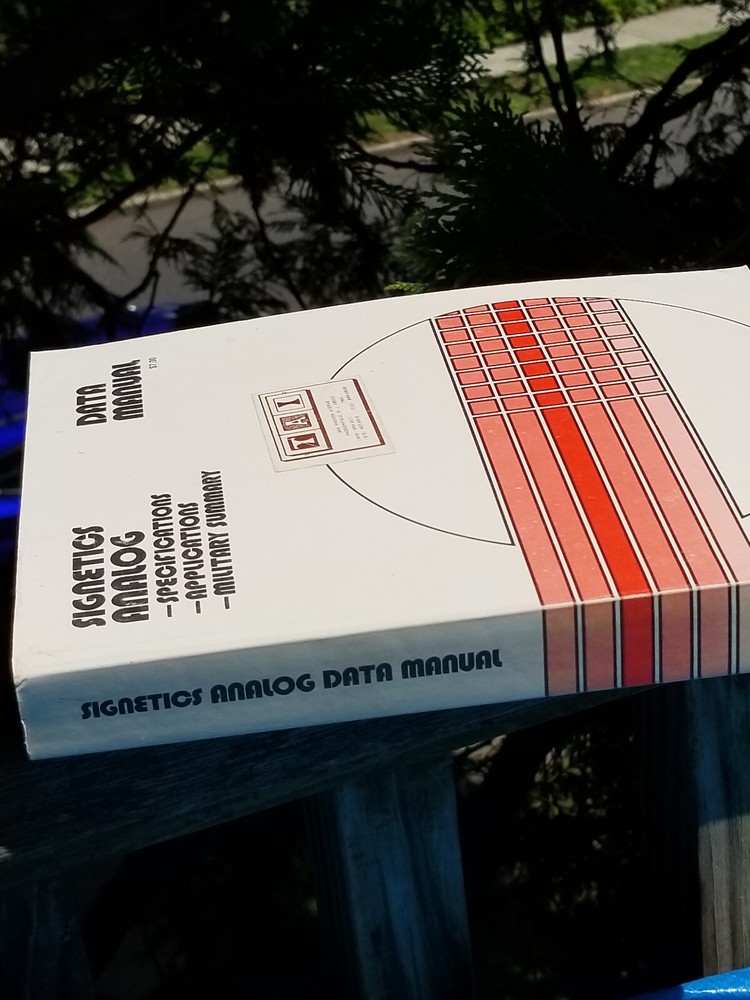 VINTAGE ELECTRONICS BOOK SIGNETICS ANALOG DATA MANUAL 1977