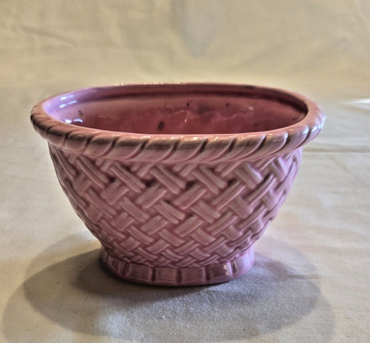 Basketweave Pattern Planter/Vase Pink