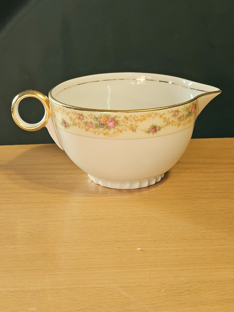 Meito Modern Windsor Creamer 8oz