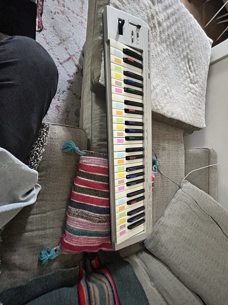 Roland PC 300 MIDI Controller Turns On Untested