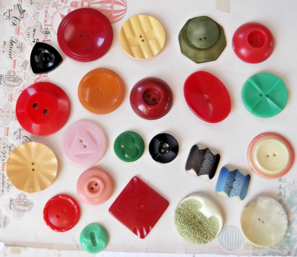 Lot Large Vintage Plastic Buttons including Celluloid, Bakelite, Casein, Acetate