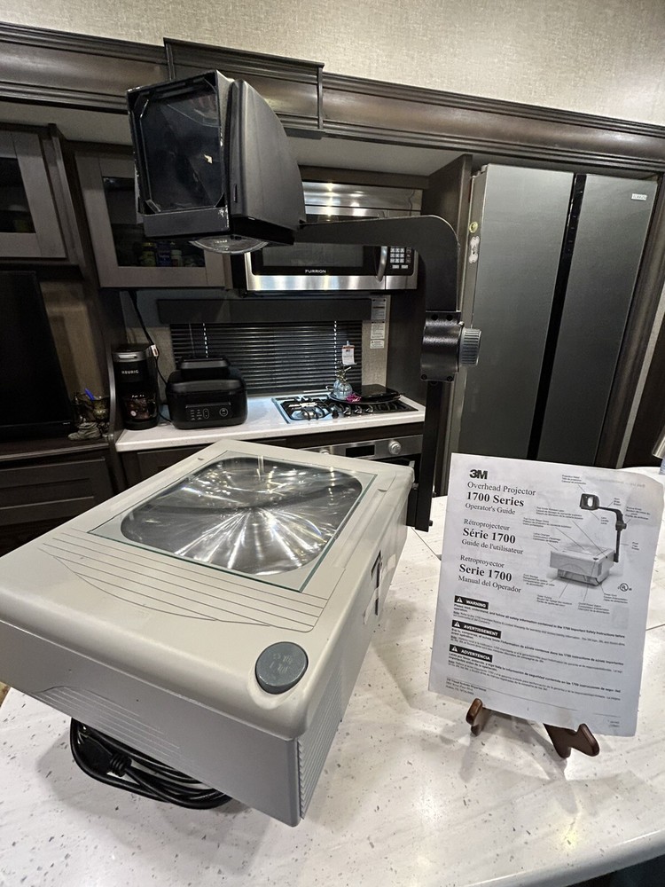 3M 1700 Overhead Transparency Projector Model 1700. USED - WORKING